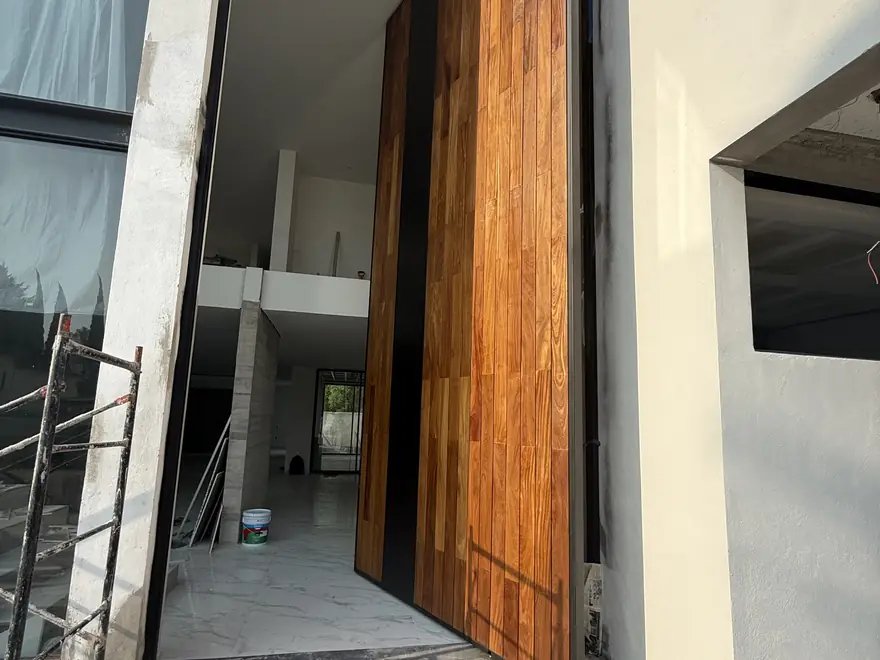 Casa Querétaro en Querétaro: puerta y mármol, mar 2026 — proceso de construcción de Estudio Argama